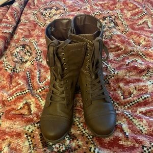 Combat boots